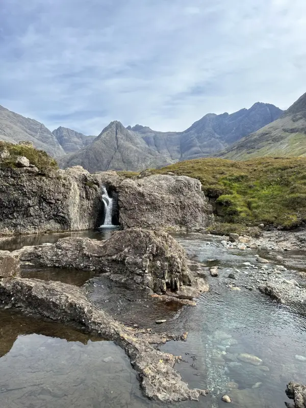 Découvrez les Fairy Pools sur l'île de Skye